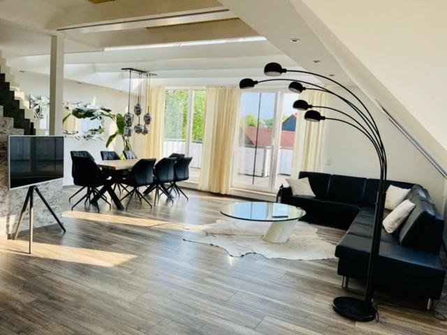 Apartment 160Qm 5 Schlafzimmer 1 Wohnzimmer Terrasse Und Balkon فيلهلمسهافن المظهر الخارجي الصورة